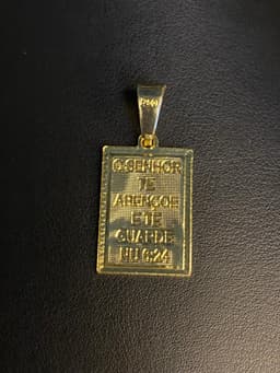PINGENTE IMAGEM DE CRISTO COM VERSÍCULO NO VERSO 3CM.