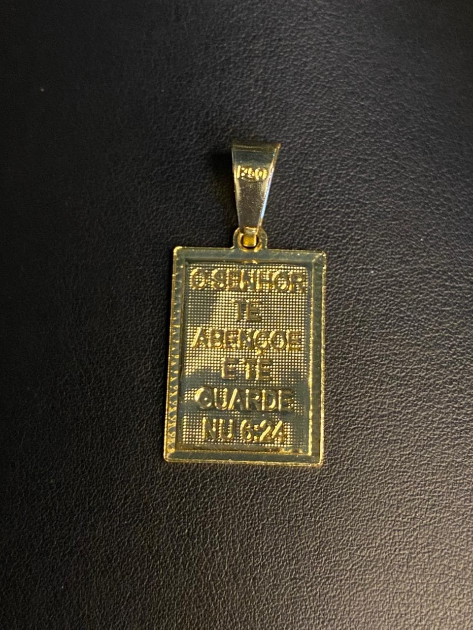 PINGENTE IMAGEM DE CRISTO COM VERSÍCULO NO VERSO 3CM.