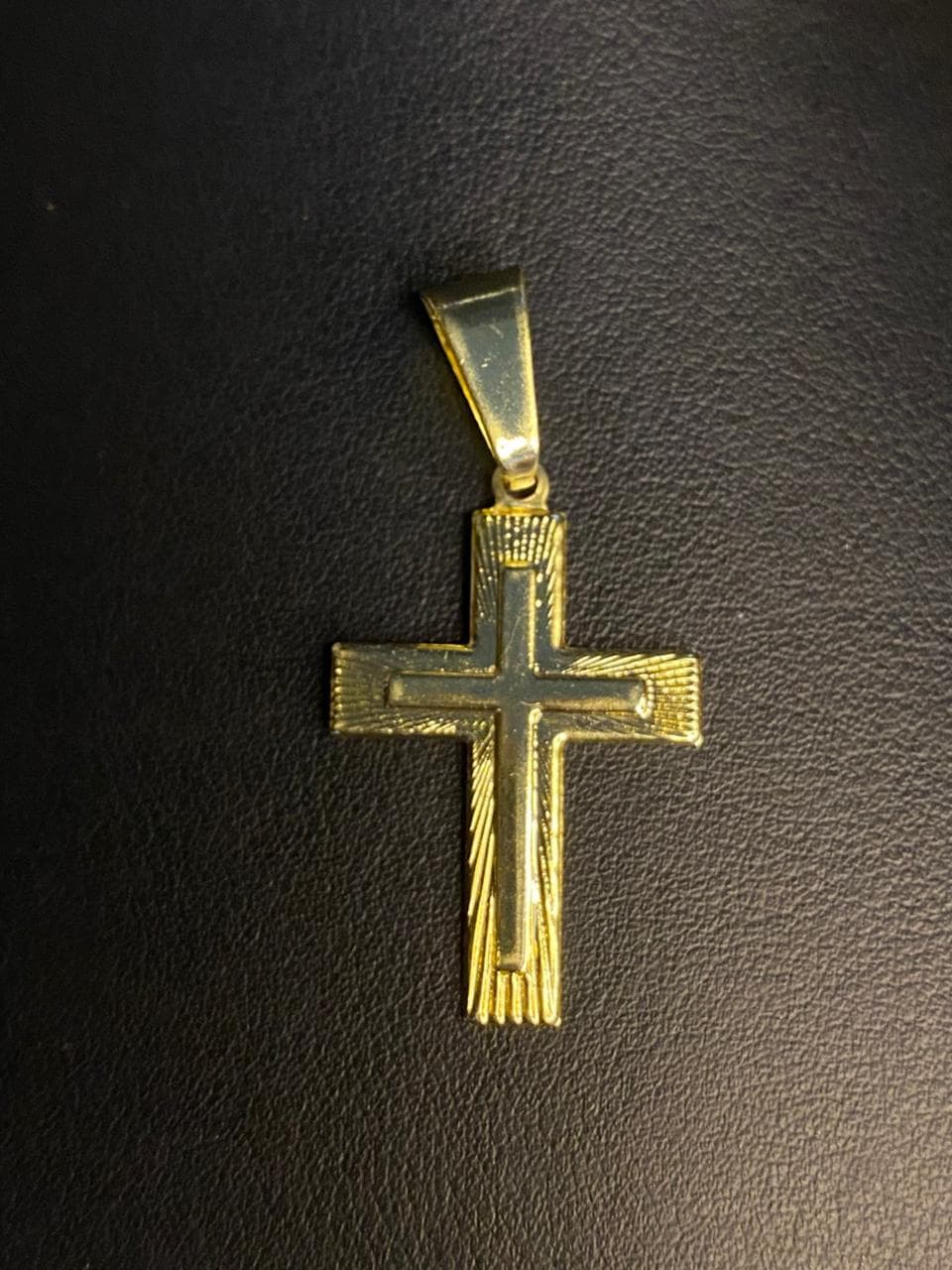 PINGENTE DE CRUCIFIXO 3.5CM.